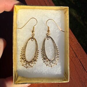 ✨ Elegant Gold Dangle Earrings ✨